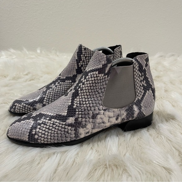 Women’s Munro Cate Grey Water Resistance Snake Print Booties 9 US! - Picture 5 of 11